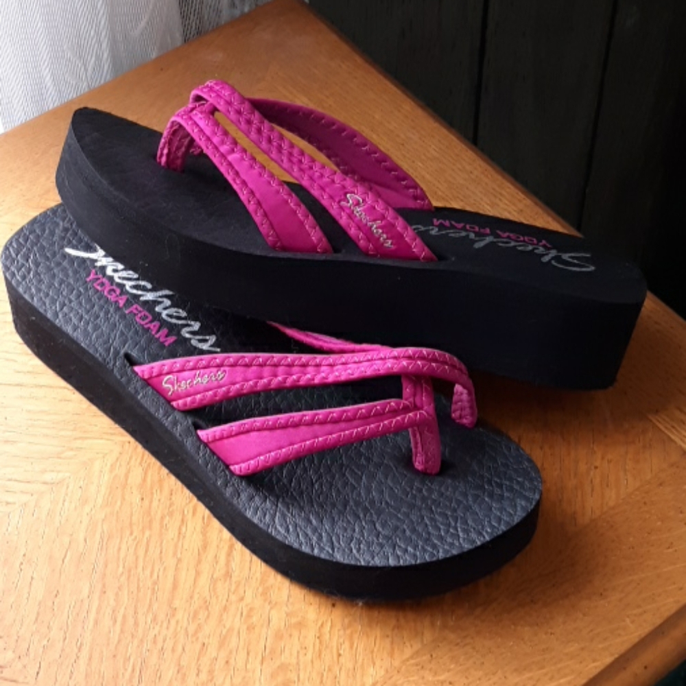 Skechers yoga foam shoes